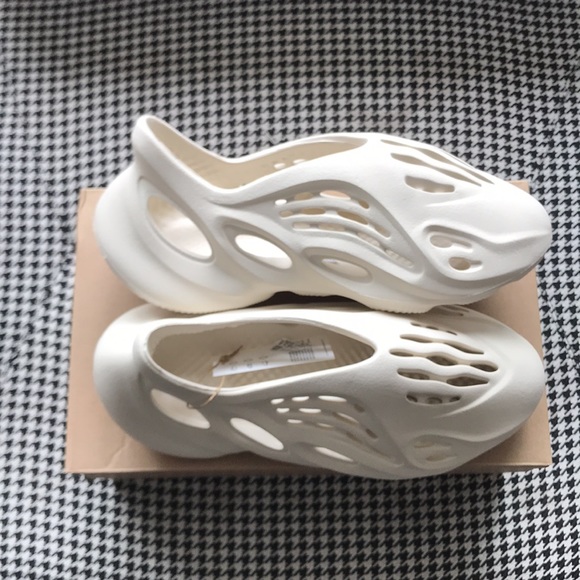 Yeezy Foam Rnnr White main image 4